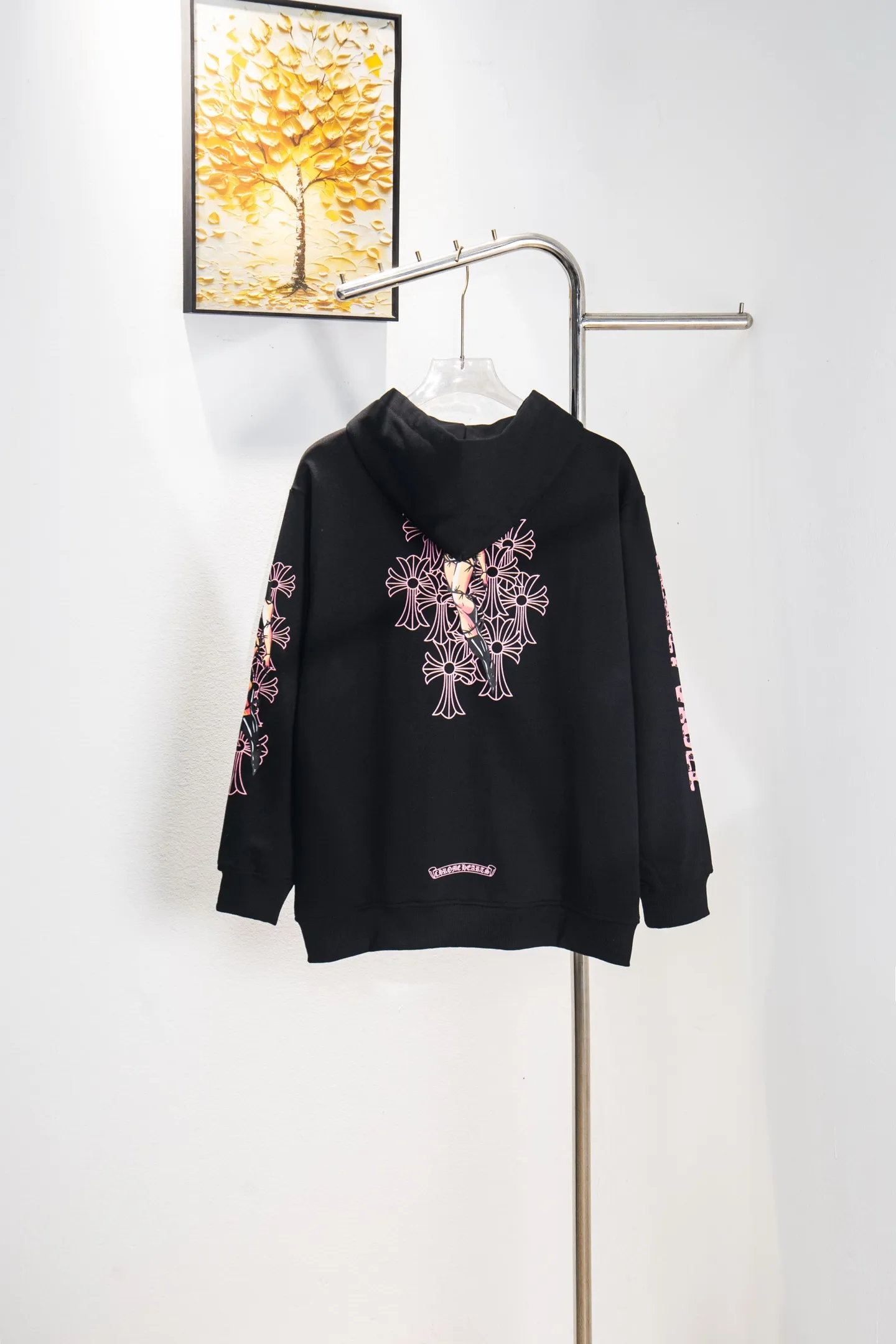 P280 Style number: Y265 Chrome Hearts Deadly Doll co-branded comic girl zipper long-sleeved hooded sweatshirt jacket. Heavy production. Scan the QR code to enter the official website in seconds. All customized originals are the same. Many details. What you see is what you get. Look for the exclusive background. Zhengerbajing 500g pure cotton large terry fabric. All fabrics have been shrunk in advance. Quality first. What you see is what you get. The pattern will not change after one wash. Distinguish some disposable clothes in the market. Three standards The packaging is complete, all original versions are restored and customized, the same style for men and women is versatile, a more classic version, the version is very unique, hangtag, hanging particles, washed, packaging bag, full set of accessories, very good appearance, super exquisite workmanship, color: black, size: S-XL